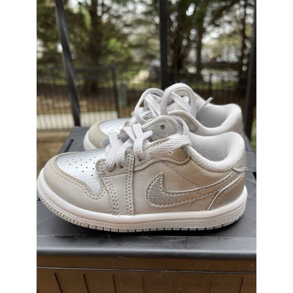 Jordan 1 Retro Low OG Neutral Grey Metallic Silver (FQ5435-002) – TD Size 7C - Picture 1 of 12